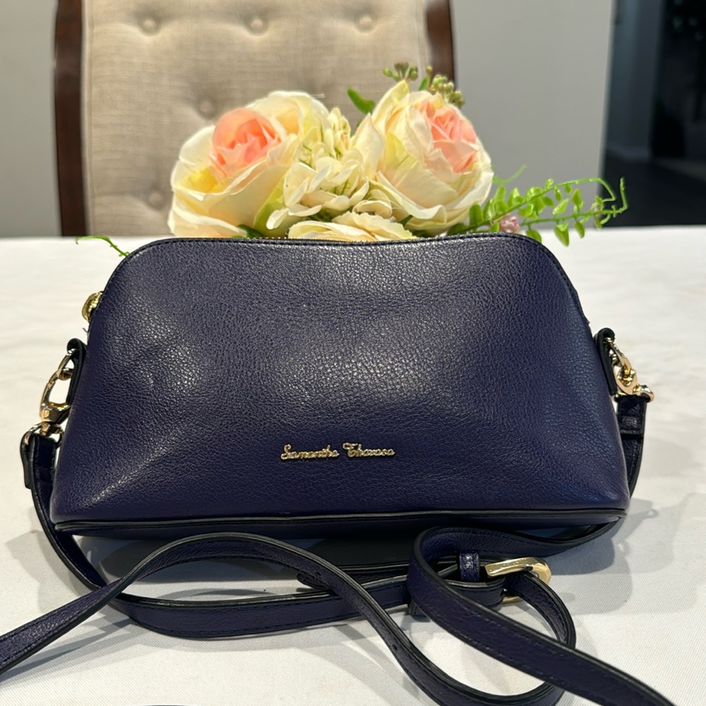 Authentic Samantha Thavasa small shoulder bag